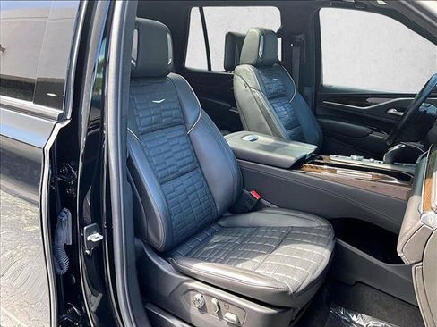 Used 2023 Cadillac Escalade Sport Platinum RWD image 9