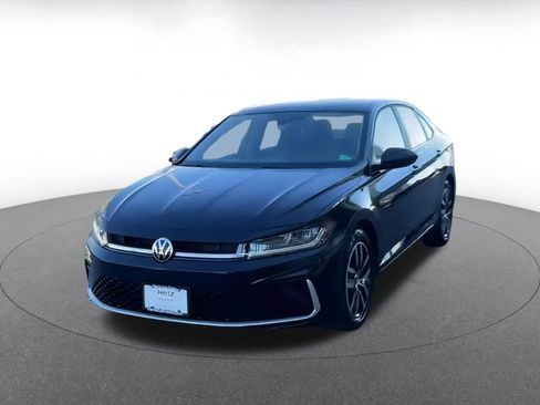 Used 2025 Volkswagen Jetta SE image 3