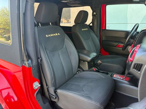 Used 2016 Jeep Wrangler Sahara w/ Connectivity Group AWD/4WD image 26