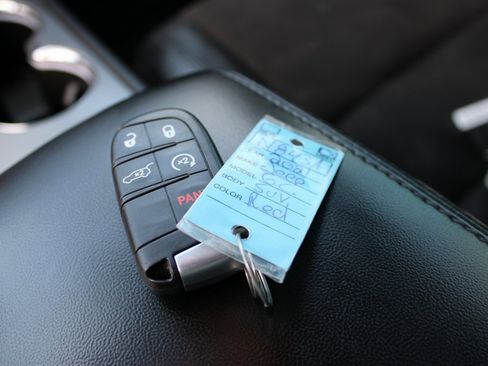 Used 2021 Jeep Grand Cherokee Laredo X image 27