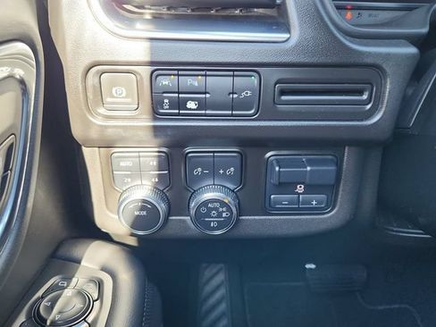 Used 2022 GMC Yukon XL SLT w/ SLT Luxury Package AWD/4WD image 30