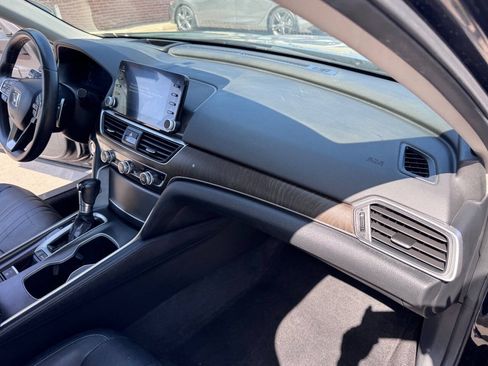 Used 2018 Honda Accord Touring image 14