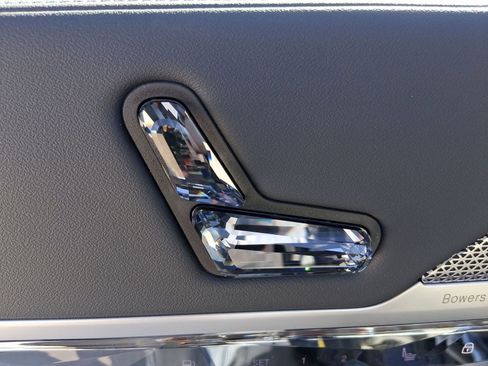 New 2026 BMW 750e xDrive image 20