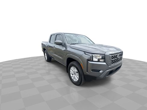 Used 2022 Nissan Frontier SV image 2
