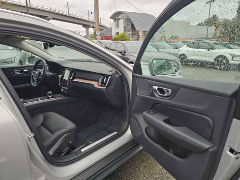 Certified 2025 Volvo V60 B5 Cross Country Plus AWD/4WD image 13