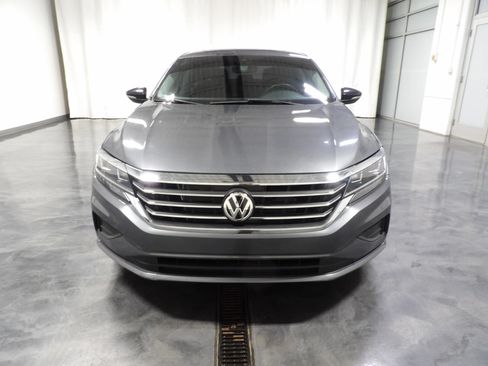 Used 2022 Volkswagen Passat 2.0T FWD image 2
