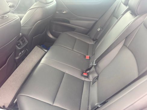 Used 2025 Lexus ES 300h F Sport FWD image 5