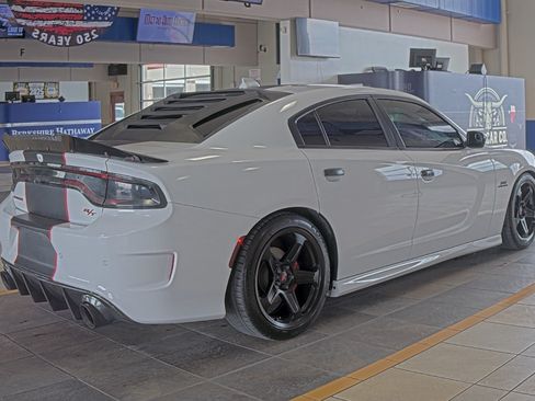 Used 2021 Dodge Charger R/T w/ Blacktop Package RWD image 3