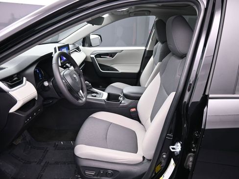 Certified 2024 Toyota RAV4 XLE image 19