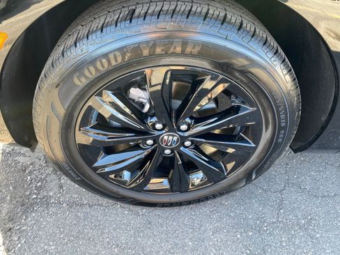 Used 2025 Buick Envista Sport Touring image 30