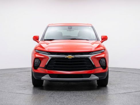 Used 2025 Chevrolet Blazer LT image 2