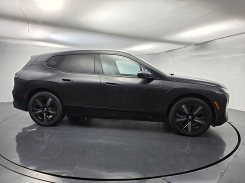 Used 2024 BMW iX xDrive50 w/ Sport Package AWD/4WD image 5