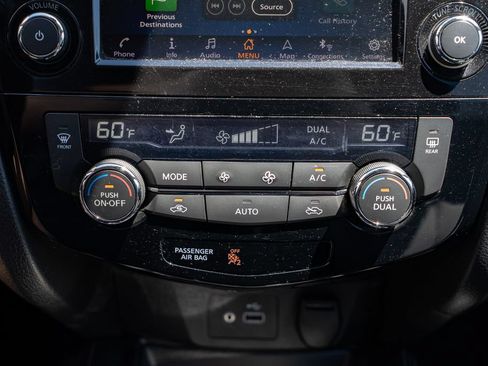 Used 2018 Nissan Rogue SL AWD/4WD image 18