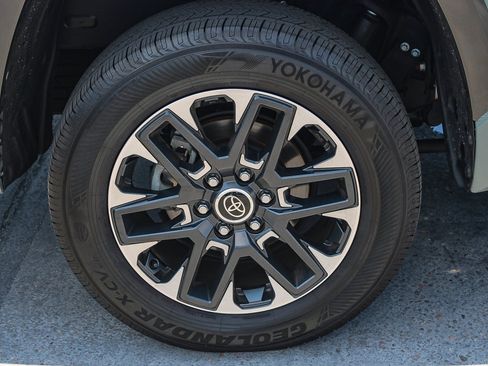 Used 2024 Toyota Tundra Limited AWD/4WD image 12