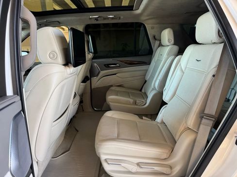 Used 2021 Cadillac Escalade Sport Platinum image 16