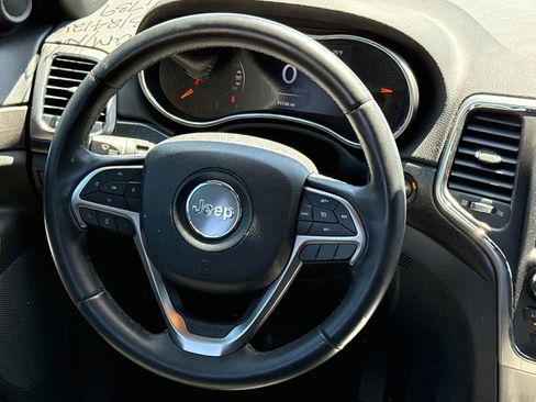 Used 2018 Jeep Grand Cherokee Laredo image 12