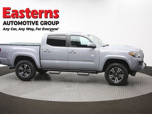 Used 2018 Toyota Tacoma TRD Sport AWD/4WD image 49