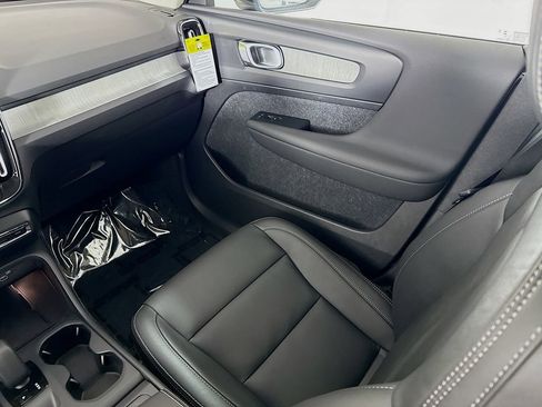 New 2026 Volvo XC40 B5 Core image 24