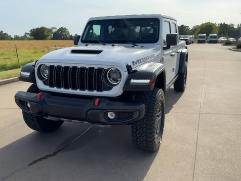 Used 2026 Jeep Gladiator Mojave AWD/4WD image 3