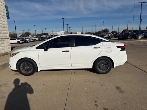 Used 2021 Nissan Versa S image 8