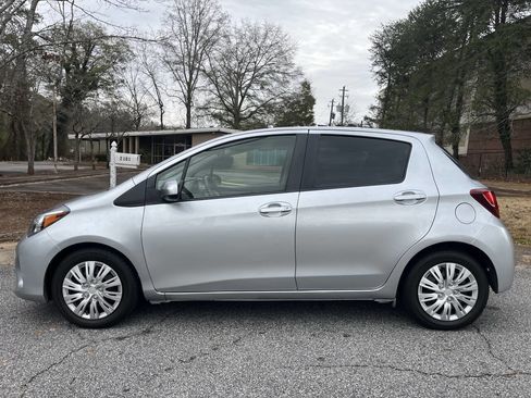Used 2015 Toyota Yaris L image 5