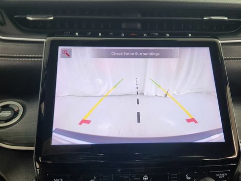 Used 2022 Jeep Grand Cherokee Limited AWD/4WD image 28