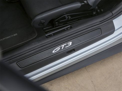 Certified 2022 Porsche 911 GT3 image 19