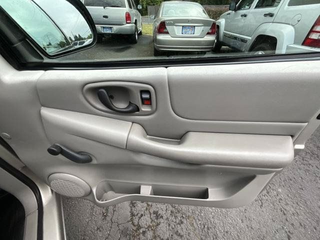 Used 2000 GMC Sonoma SL RWD image 18