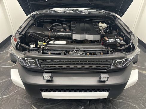 Used 2011 Toyota FJ Cruiser 4WD image 27