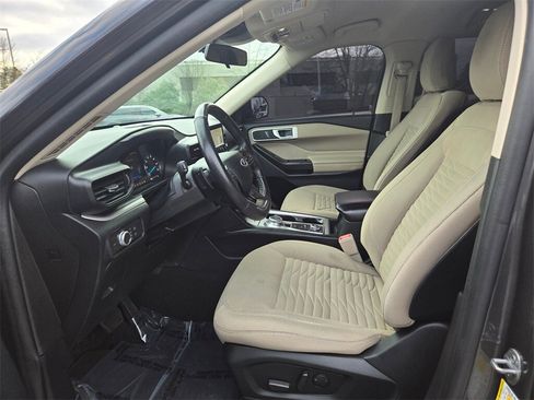 Used 2020 Ford Explorer XLT image 12