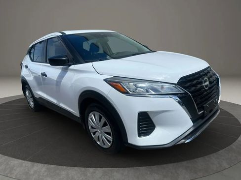 Used 2023 Nissan Kicks S FWD image 3