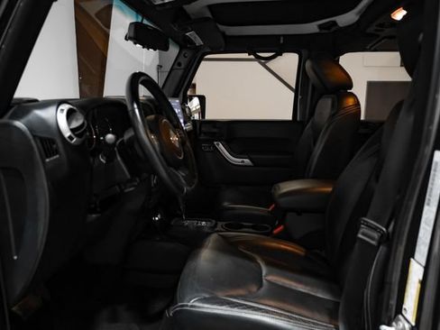 Used 2016 Jeep Wrangler Unlimited Sahara w/ Max Tow Package AWD/4WD image 4