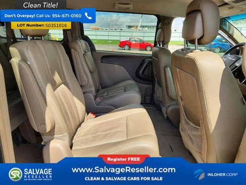 Used 2016 Chrysler Town & Country Touring image 15