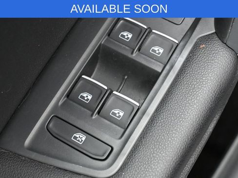 Used 2019 Volkswagen Tiguan SE AWD/4WD image 13