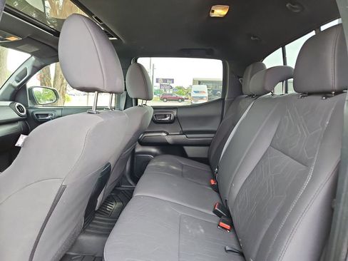 Used 2016 Toyota Tacoma TRD Off-Road w/ Premium & Technology Package AWD/4WD image 28