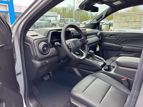 New 2026 Chevrolet Colorado Trail Boss w/ Midnight Edition AWD/4WD image 3