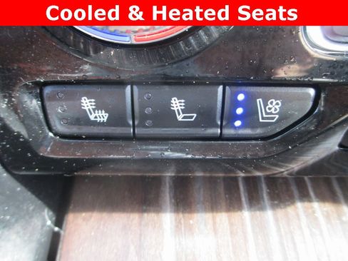 Used 2022 GMC Yukon XL Denali w/ Advanced Technology Package image 15