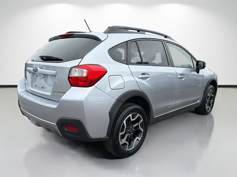 Used 2017 Subaru Crosstrek 2.0i Premium image 3
