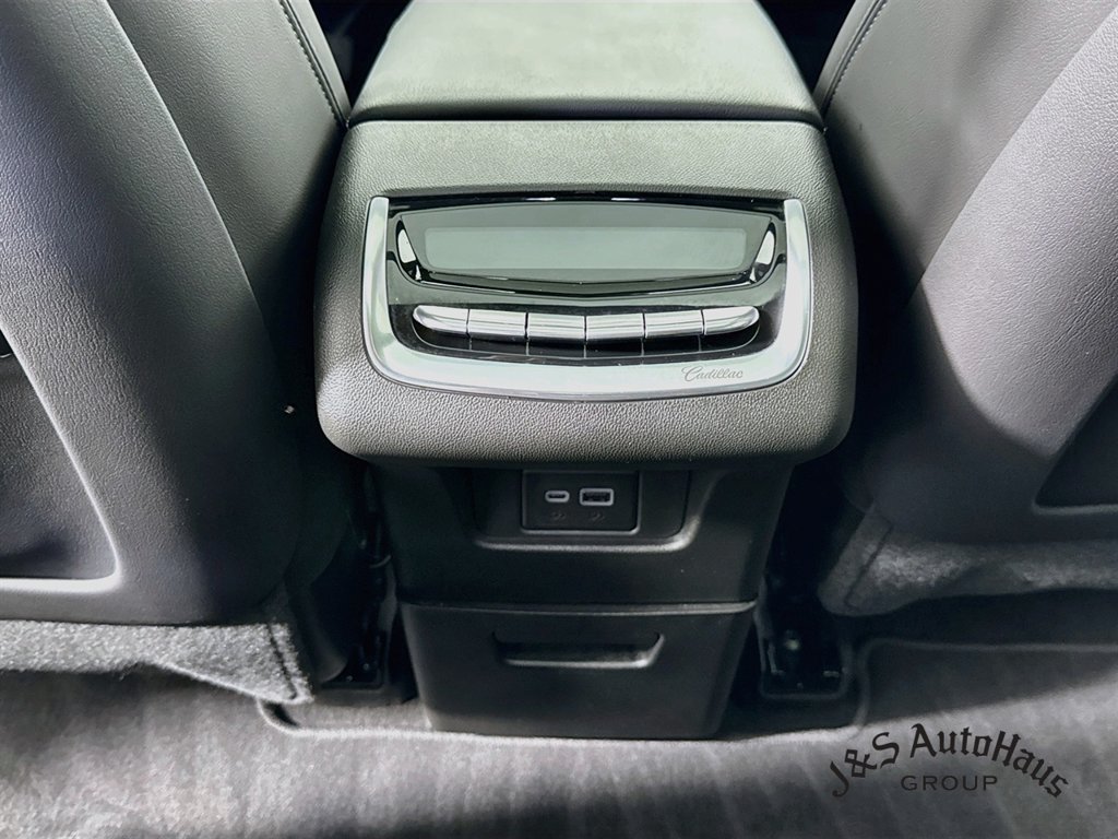Used 2025 Cadillac XT6 Premium Luxury AWD/4WD image 32