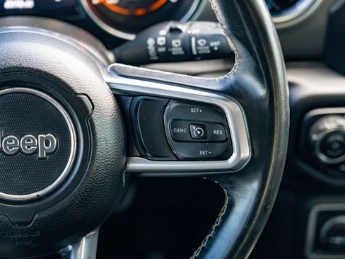 Used 2018 Jeep Wrangler Unlimited Sahara w/ Uconnect 4C Nav & Sound Group AWD/4WD image 16