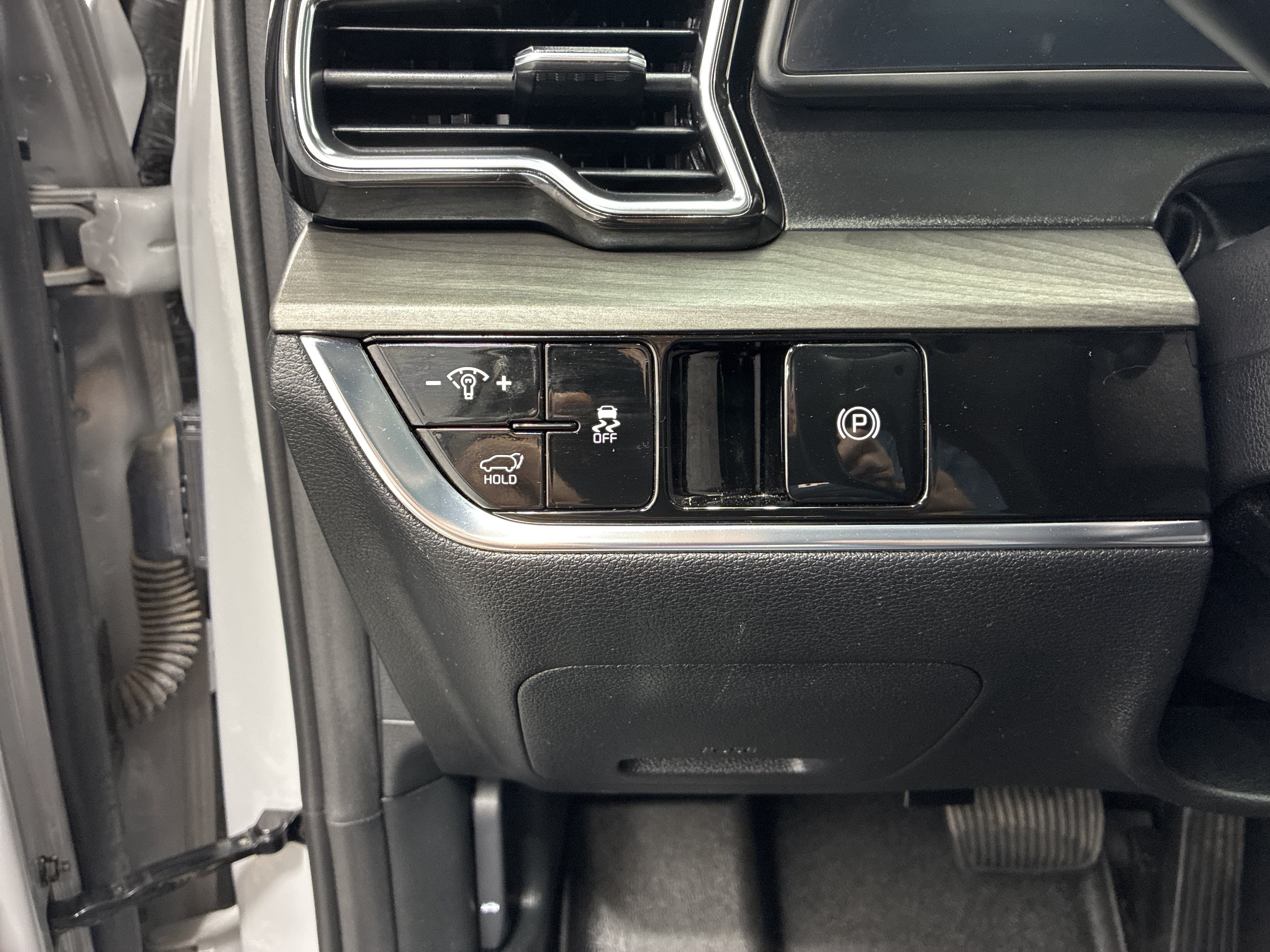 Certified 2025 Kia Sportage X-Line w/ Premium Package AWD/4WD image 18