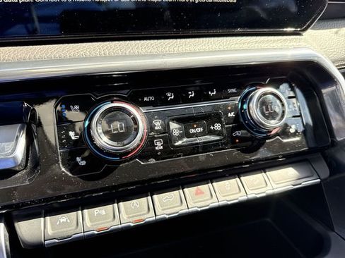 Used 2022 GMC Sierra 1500 Denali w/ Denali Reserve Package image 19