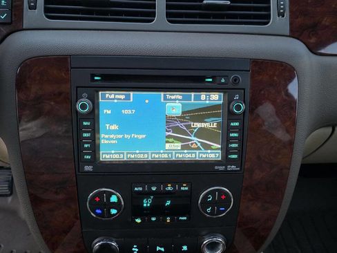 Used 2010 Chevrolet Suburban LTZ image 32