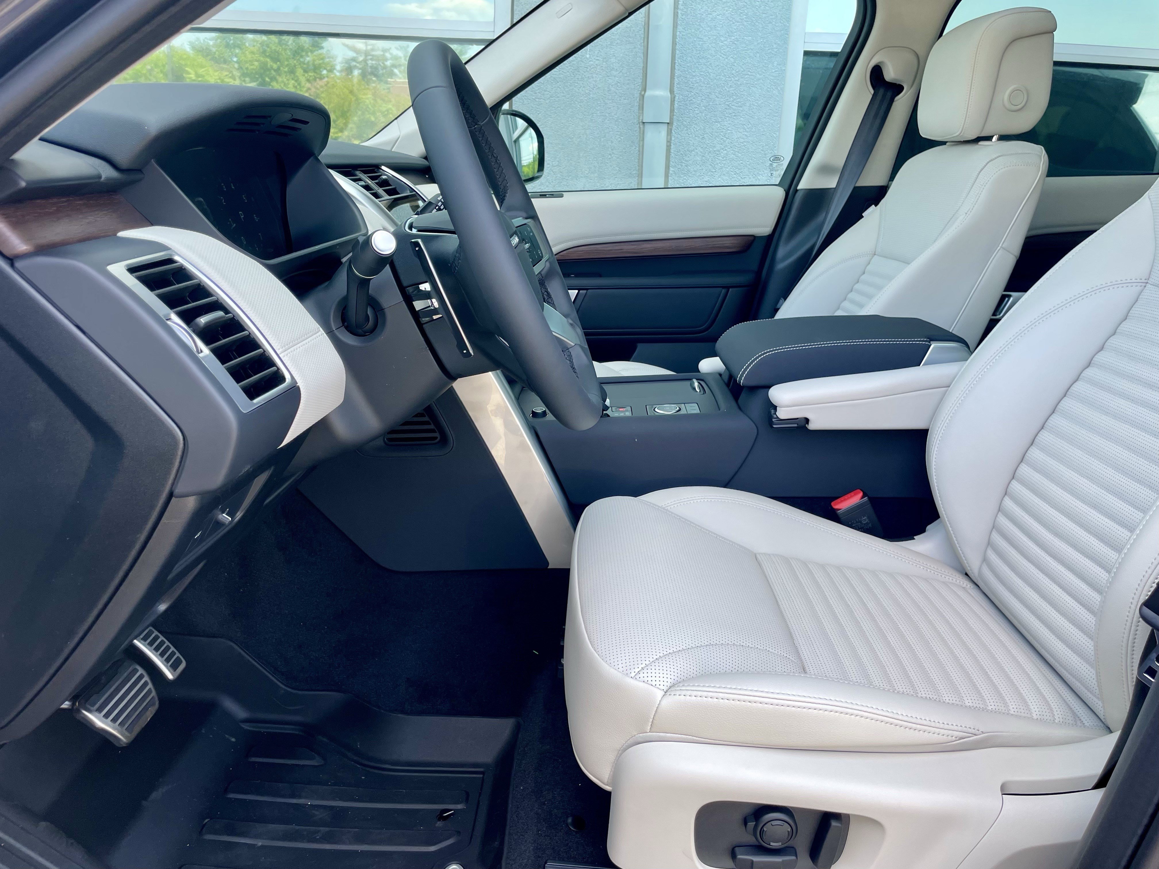 New 2026 Land Rover Discovery Dynamic SE AWD/4WD image 14