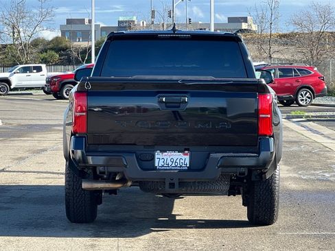Certified 2025 Toyota Tacoma TRD Off-Road image 6