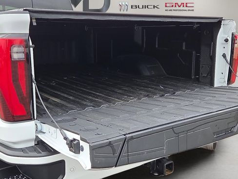 Used 2024 GMC Sierra 3500 Denali w/ Technology Package image 9