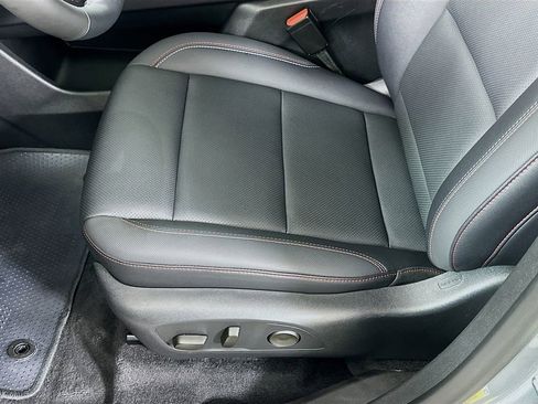 Used 2025 Chevrolet Traverse Z71 image 19