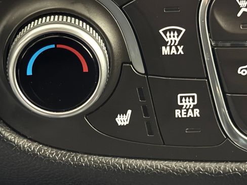 Used 2018 Chevrolet Equinox LT image 40