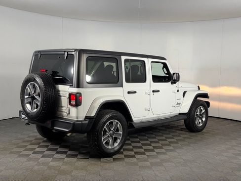 Used 2019 Jeep Wrangler Unlimited Sahara AWD/4WD image 7