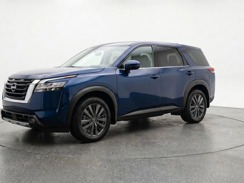Used 2025 Nissan Pathfinder SV AWD/4WD image 3
